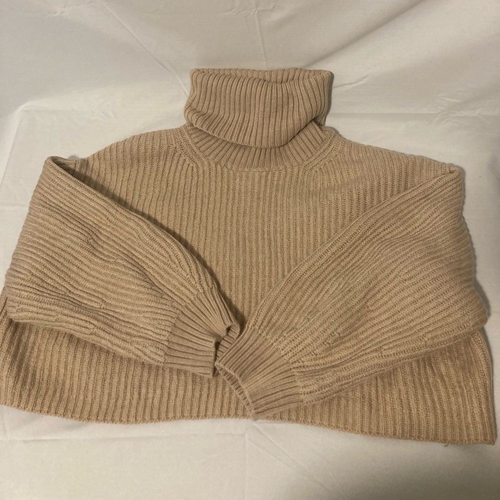 Babaton 100% merino wool cropped chunky knit turtle neck sweater